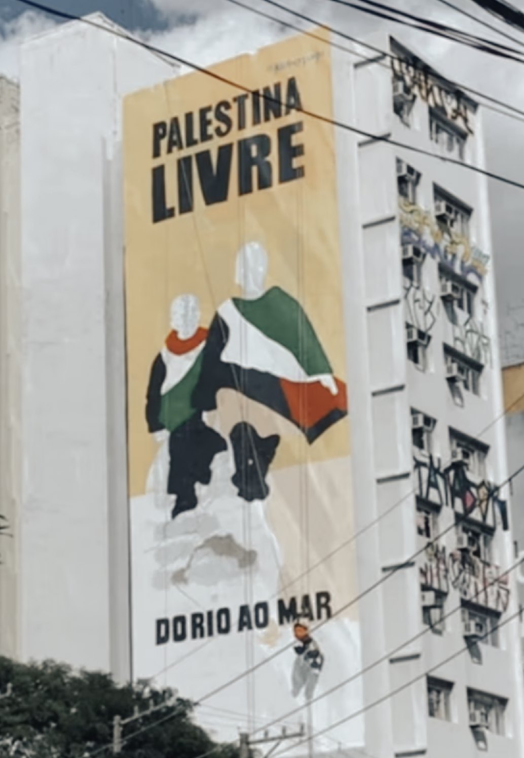 Empena de um prédio com o mural: Palestina Livre, do Rio ao Mar